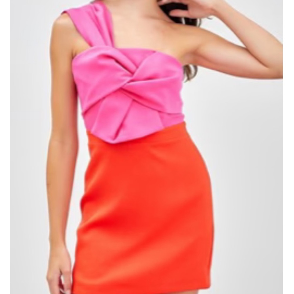 Selling this super cute dress! Perfect for dances!